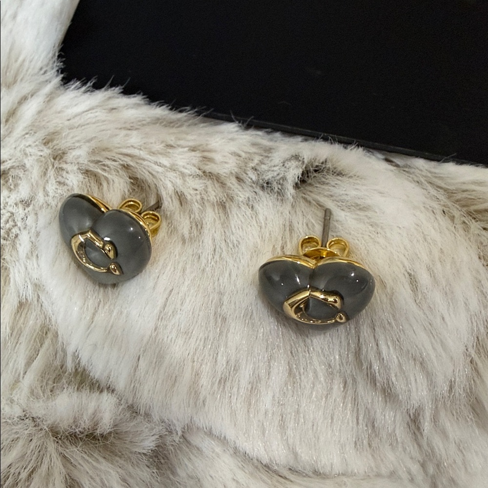 Coach Resin Heart Stud Earrings with dusty - Picture 4 of 6